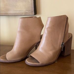 Steve Madden heeled bootie